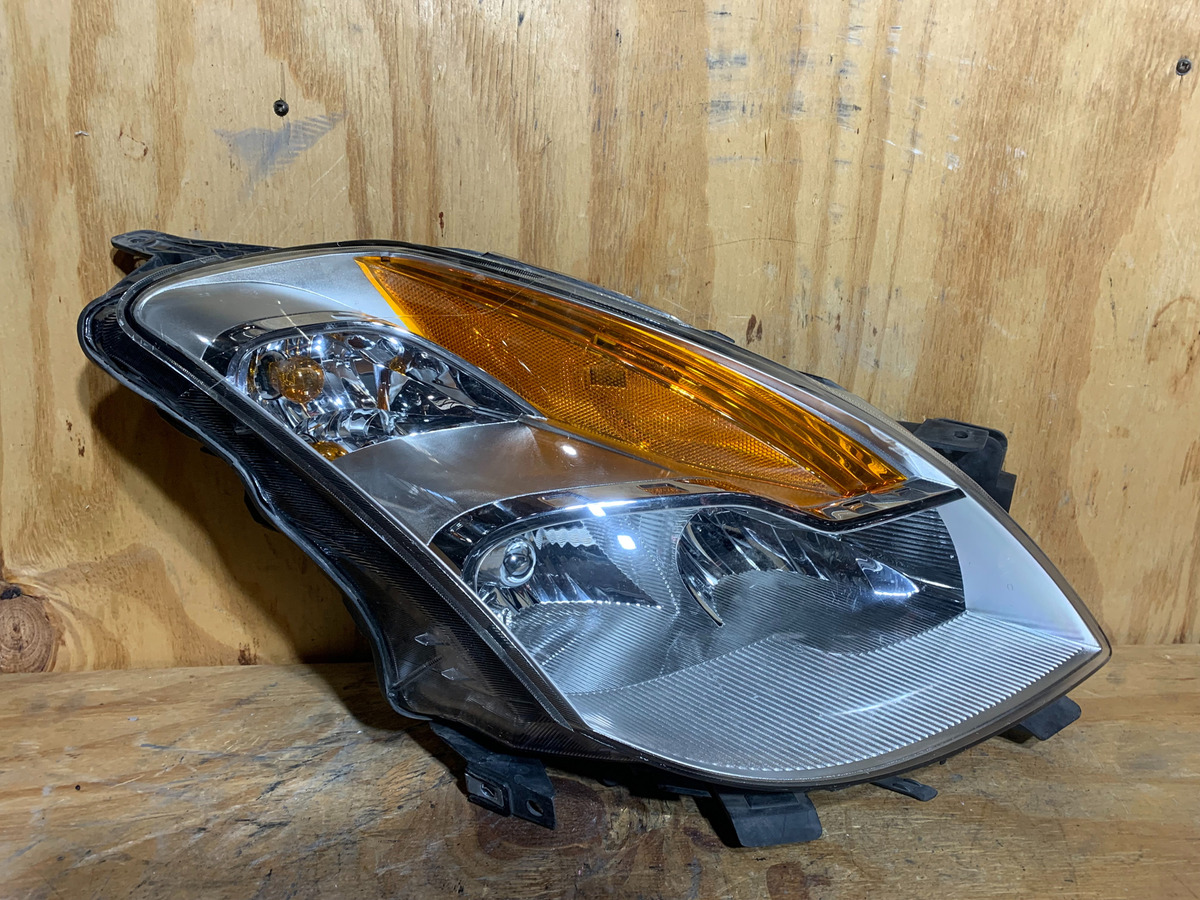 Faro Derecho Nissan Altima 2008 - 2011