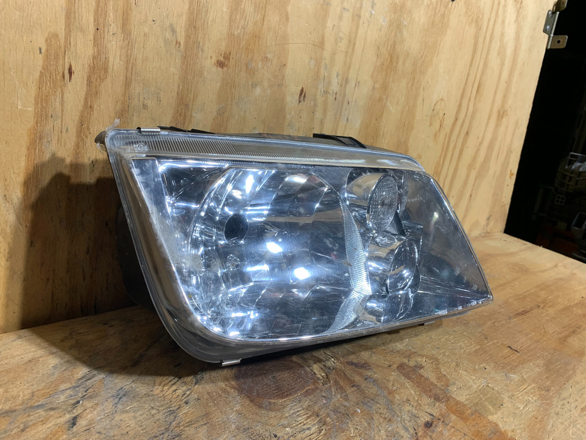 Faro Derecho Volkswagen Jetta 1999 - 2006