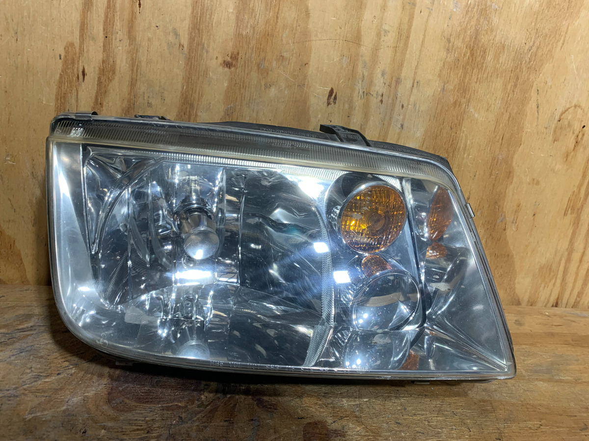 Faro Derecho Volkswagen Jetta 1999 - 2006