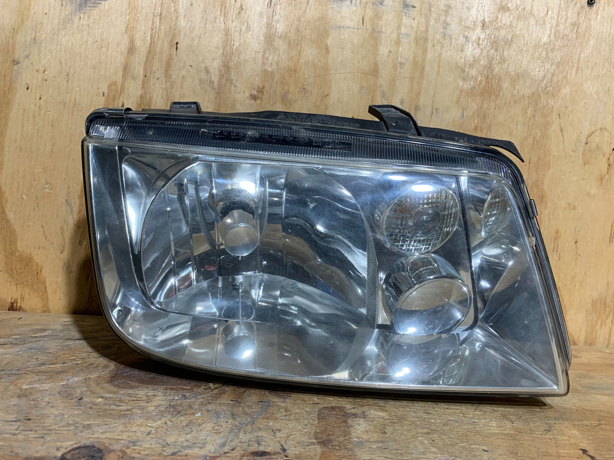 Faro Derecho Volkswagen Jetta 1999 - 2006