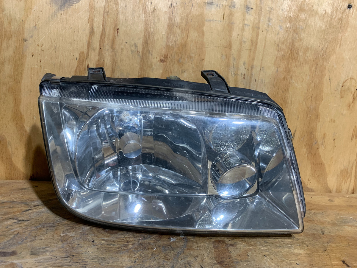 Faro Derecho Volkswagen Jetta 1999 - 2006