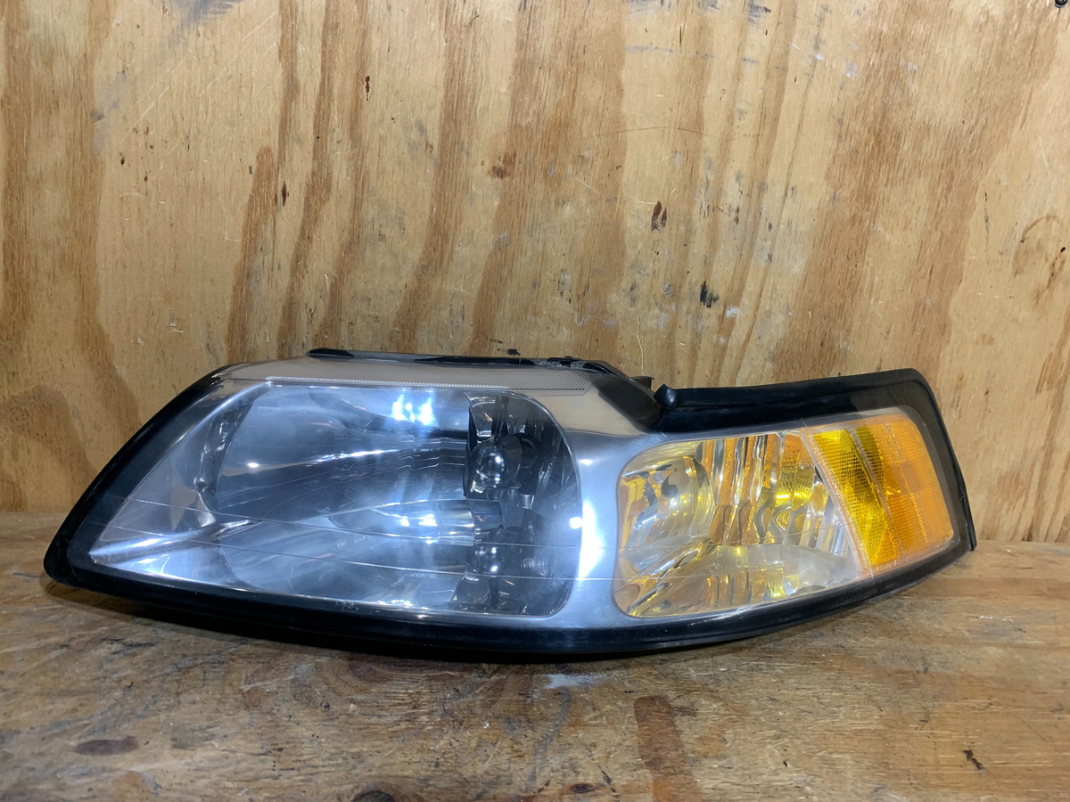 Faro Izquierdo Ford Mustang 2001 2004