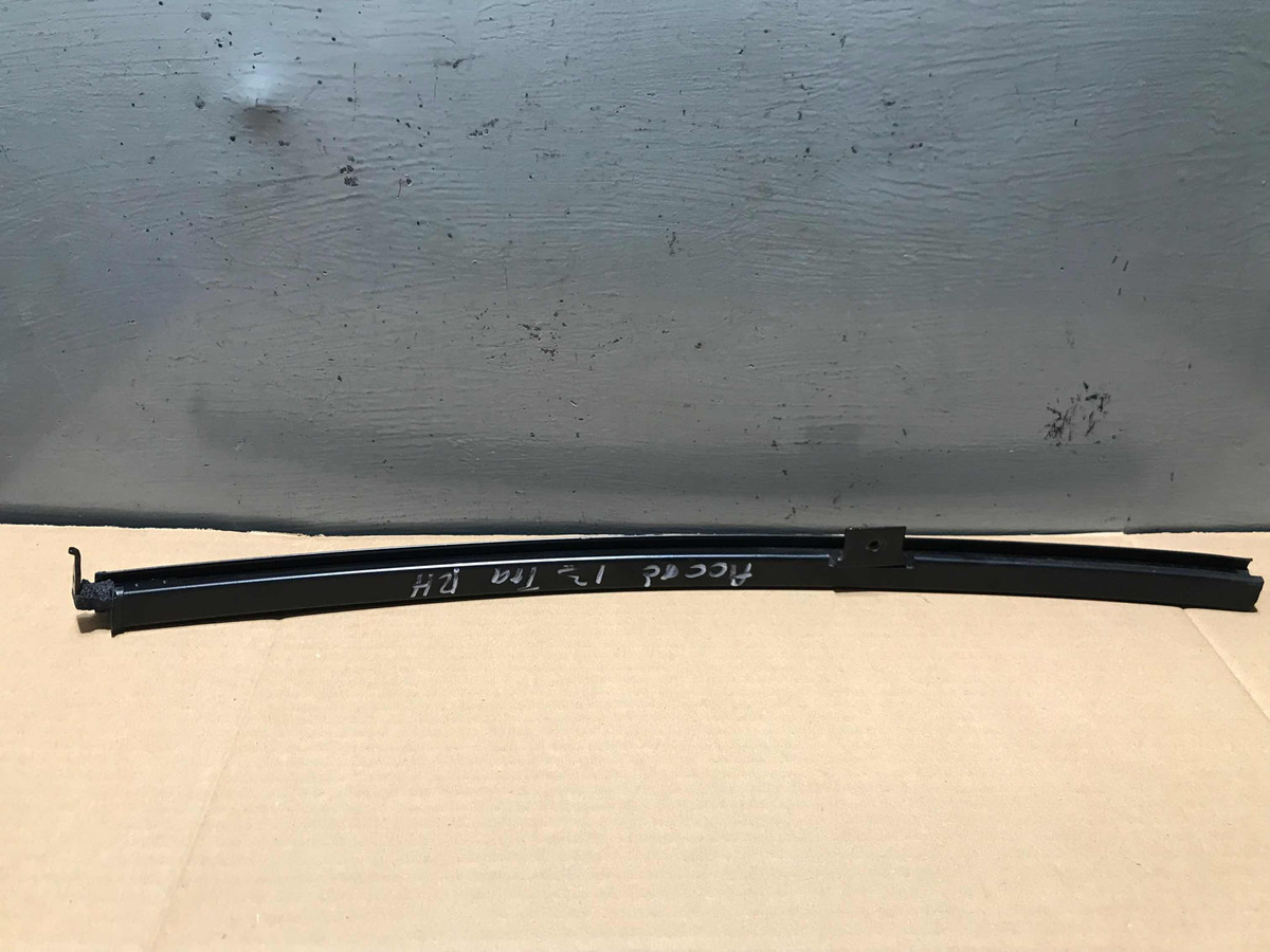 Honda Accord 2013 Al 2017 Guia De Cristal Trasero Derecho