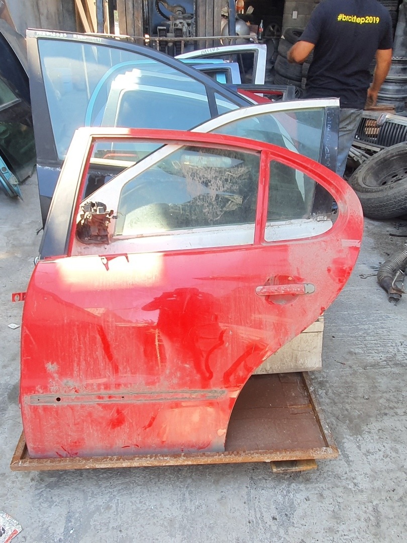 Puerta Trasera Izq Seat Leon 01-06