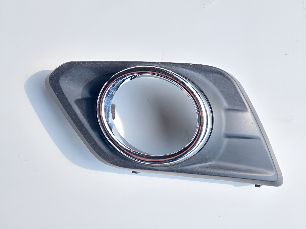 Moldura Faro Niebla Nissan Versa 2013 2019 Izquierdo 
